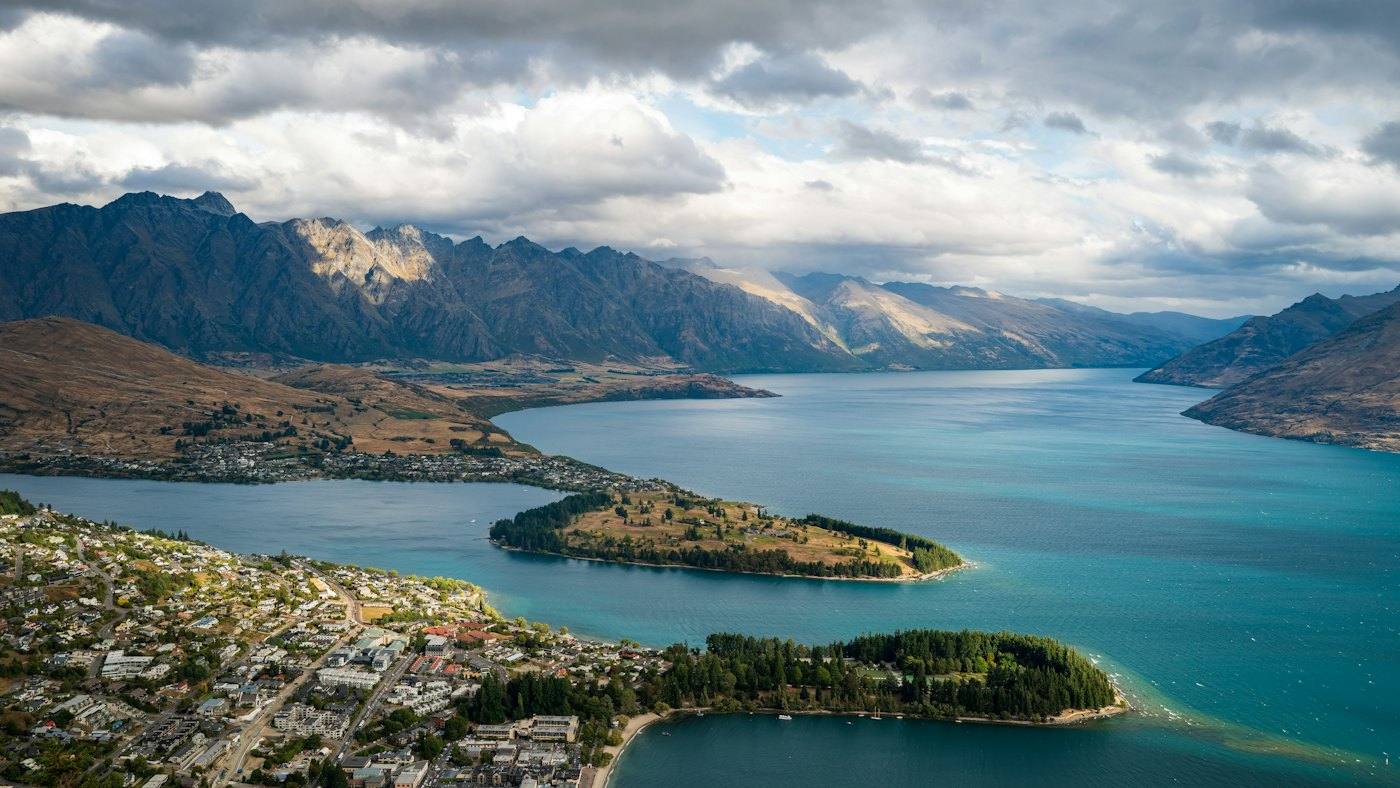 Lake Wakatipu and mountains from above
